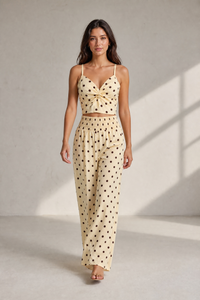 Compleu de vară damă galben cu buline maro – top elegant și pantaloni Palazzo cu șliț lateral