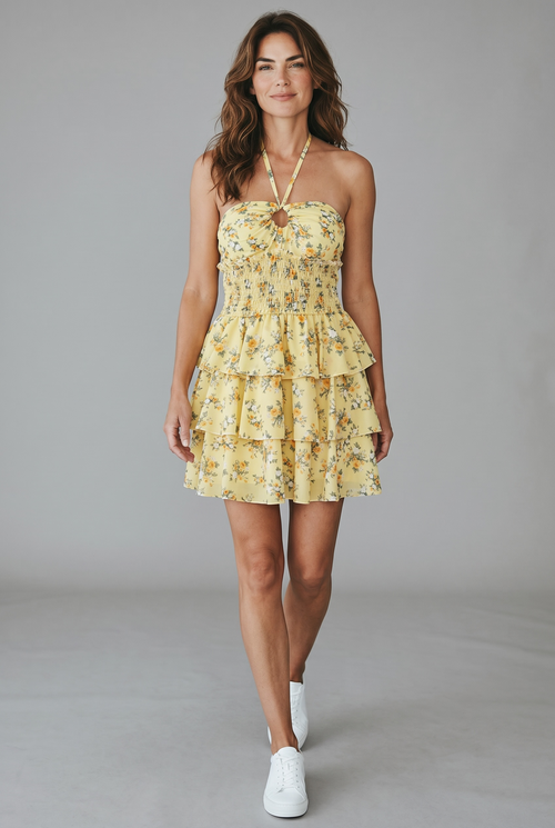 Rochie scurtă galbenă cu imprimeu floral și volane