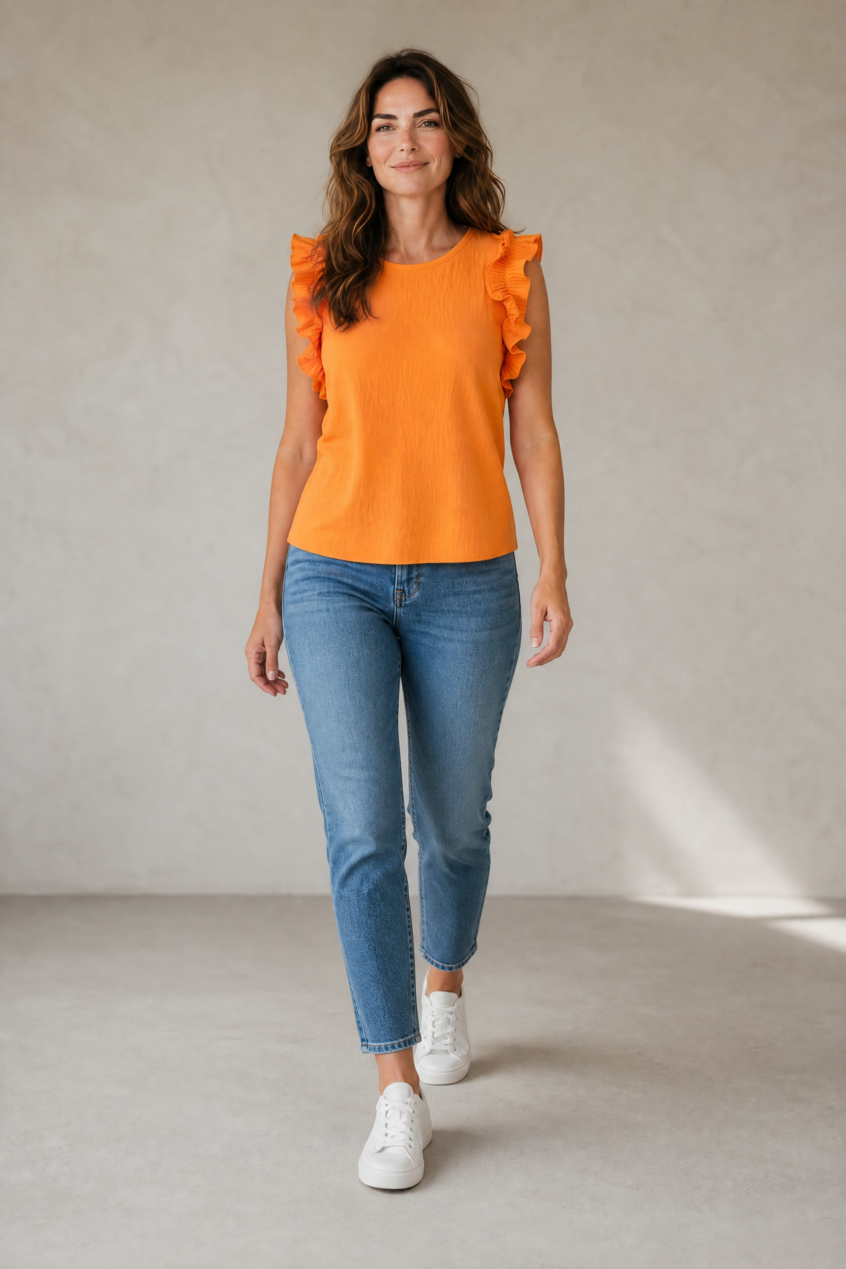 Top cu volănașe stil casual,chic marime universala potrivită mărimilor S,M,L|Mira Style