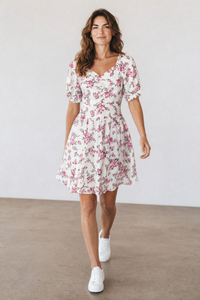 Rochie de vară albă cu imprimeu floral roz – mărime universală