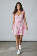 Rochie scurtă cu imprimeu floral și nasturi decorativi – Elegantă și feminină