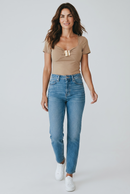 Top Damă Bej cu Accesoriu Metalic – Mărime Universală | Elegant și Confortabil|Mira Style