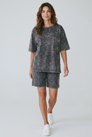 Compleu gri prespălat damă – tricou și pantaloni scurți cu inimioare brodate