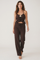 Compleu maro ciocolată – top sexy și pantaloni din material creponat