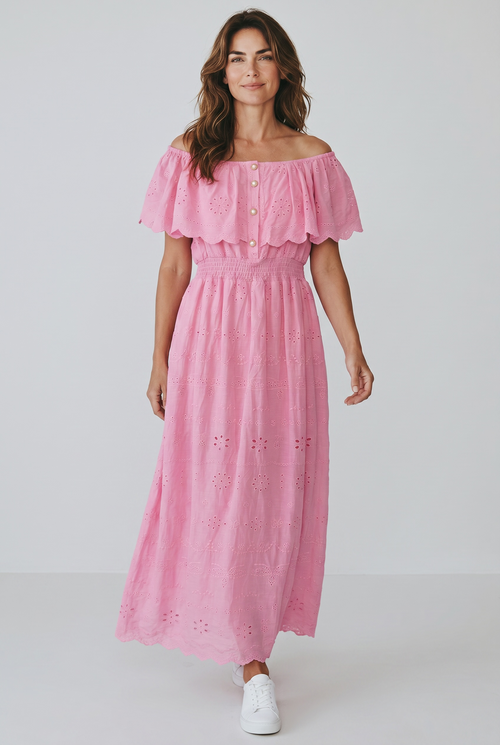 Rochie lungă din bumbac brodat cu volane – Eleganță și confort pentru sezonul cald