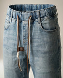 Blugi damă casual stil jogger cu talie elastică și șnur, denim albastru deschis, rulați la gleznă