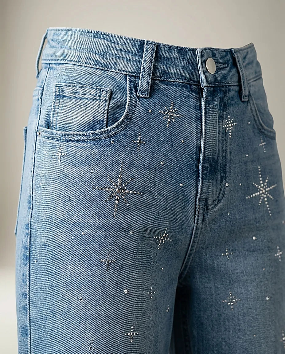 Blugi de damă cu talie înaltă și aplicații strălucitoare tip cristale, model stele, denim albastru deschis