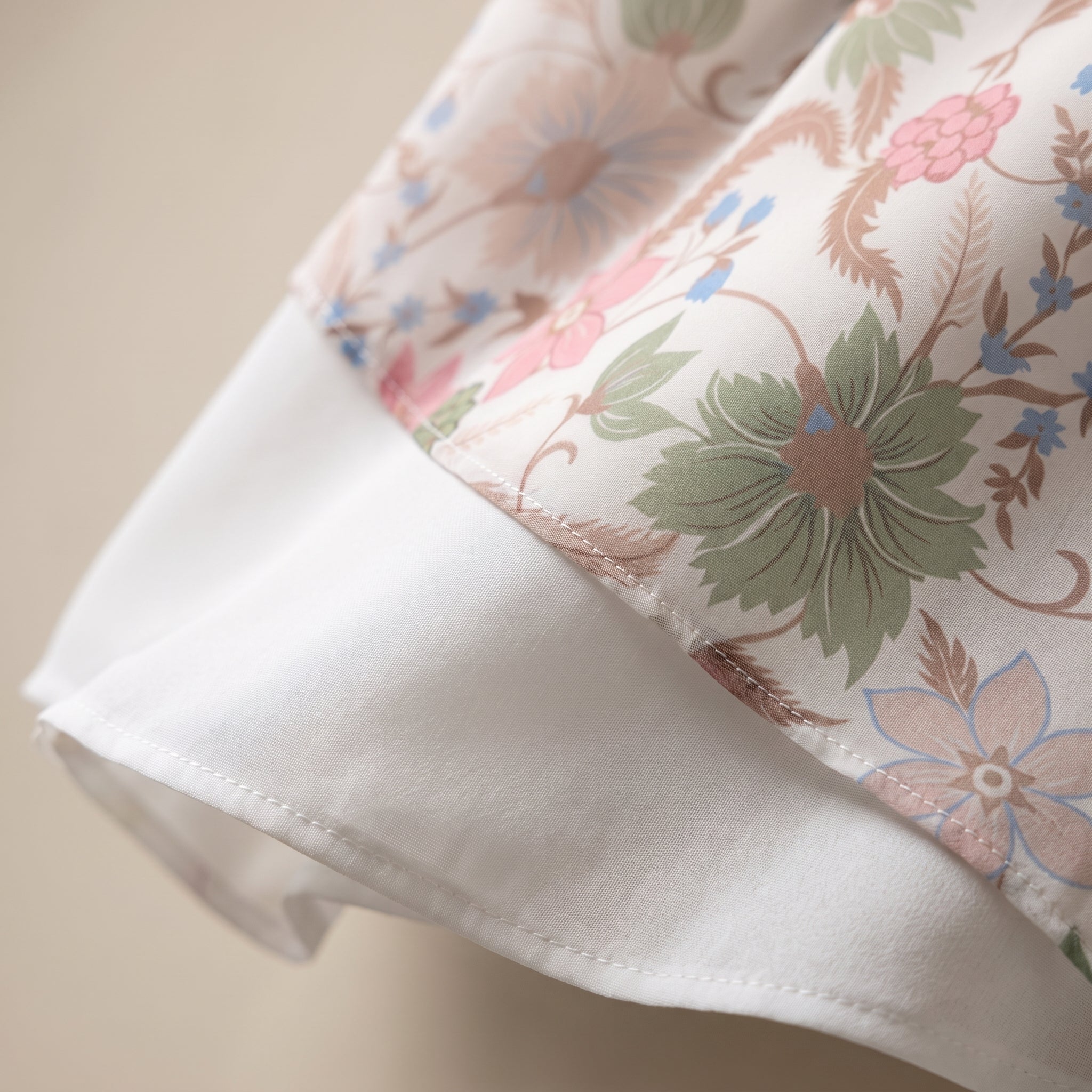 Bluză asimetrică din voal cu imprimeu floral — detail_constructie