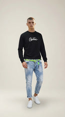 Bluză bărbătească neagră casual cu mânecă lungă și imprimeu text 'creative', ideală pentru ținute urbane și streetwear