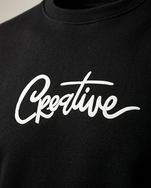 Bluză bărbătească neagră casual cu mânecă lungă și imprimeu text 'creative', ideală pentru ținute urbane și streetwear