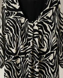 Bluză de damă elegantă cu imprimeu animal print zebră, mânecă lungă și decolteu în v, ideală pentru ținute casual sau office