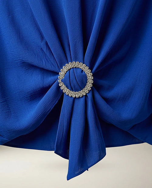 Bluză elegantă damă albastru royal cu nod frontal și cataramă decorativă cu cristale