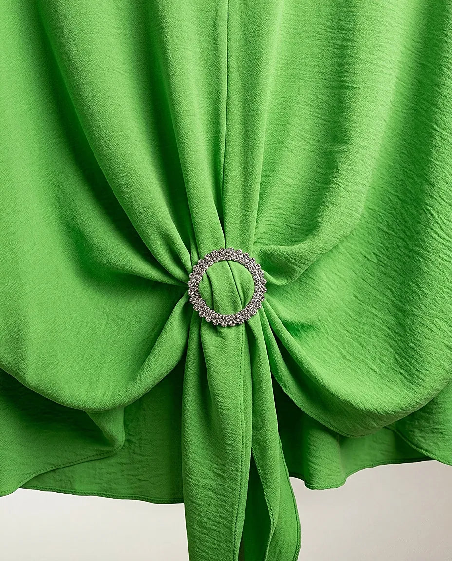 Bluză elegantă damă verde lime cu guler, decolteu în v și cataramă decorativă cu strasuri