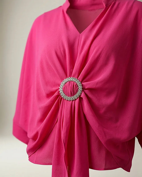 Bluză elegantă fucsia cu design petrecut, cataramă decorativă cu cristale și guler tip cămașă