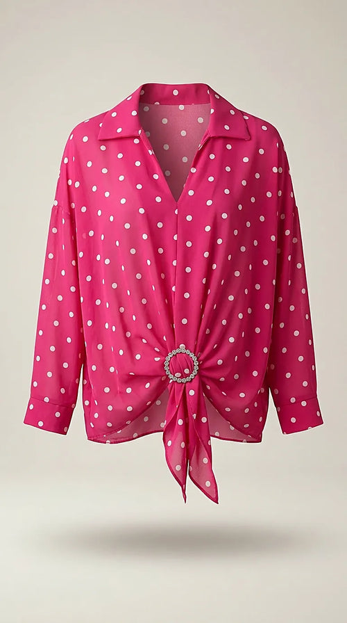 Bluză fucsia elegantă cu buline albe și cataramă decorativă la nivelul taliei, mânecă lungă, stil casual-chic