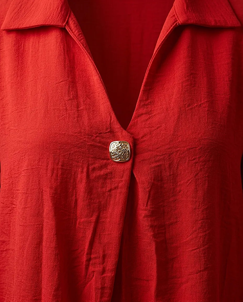 Bluză roșie elegantă de damă italy moda, cu guler și nasture auriu decorativ, mâneci 3/4 cu cătușă, stil casual-chic