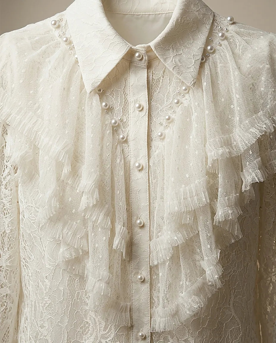 Cămașă elegantă albă din dantelă cu volane și perle decorative, mânecă lungă, stil romantic