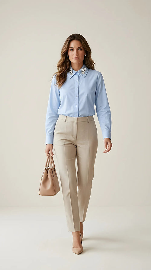 Cămașă elegantă damă baby blue cu guler din dantelă și aplicații strălucitoare de cristale, stil office-chic