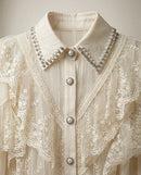 Cămașă elegantă de damă ivory cu dantelă și volane, guler decorat cu perle și cristale, stil romantic victorian