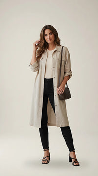 Cămașă lungă tip rochie de damă bej, stil trench lejer cu mâneci reglabile și buzunare, perfectă pentru ținute casual-elegante | Mira Style