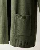Cardigan de damă tricotat, verde oliv, cu buzunare aplicate și croială lejeră, stil casual-elegant