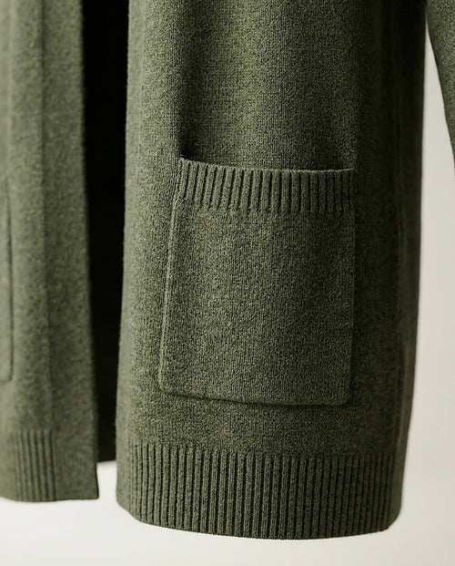 Cardigan de damă tricotat, verde oliv, cu buzunare aplicate și croială lejeră, stil casual-elegant
