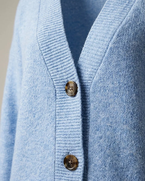 Cardigan lung de damă, albastru deschis, cu decolteu în v și nasturi maro contrastanți, stil casual