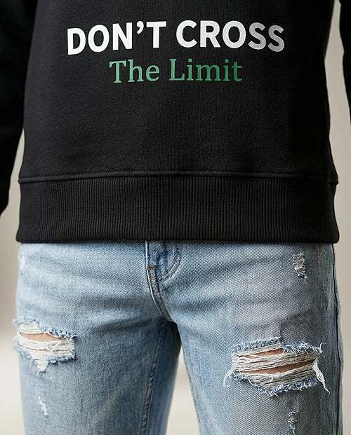Bluză neagră cu imprimeu text 'don't cross the limit'