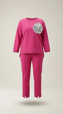 Compleu damă casual-elegant fucsia din bumbac, format din bluză lejeră și pantaloni drepți cu slit la gleznă
