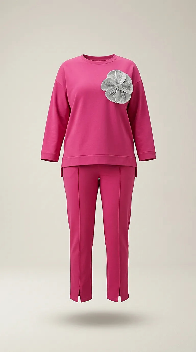 Compleu damă casual-elegant fucsia din bumbac, format din bluză lejeră și pantaloni drepți cu slit la gleznă