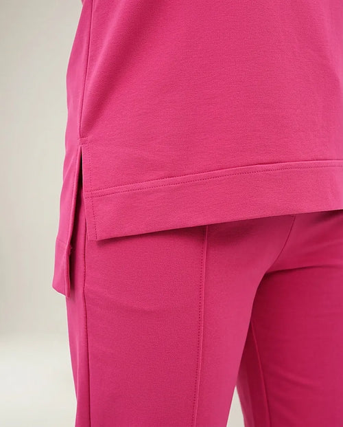 Compleu damă casual-elegant fucsia din bumbac, format din bluză lejeră și pantaloni drepți cu slit la gleznă