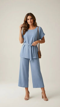 Compleu damă elegant din două piese, culoare baby blue, cu bluză lejeră cu cordon și pantaloni culoți din material creponat | Mira Style