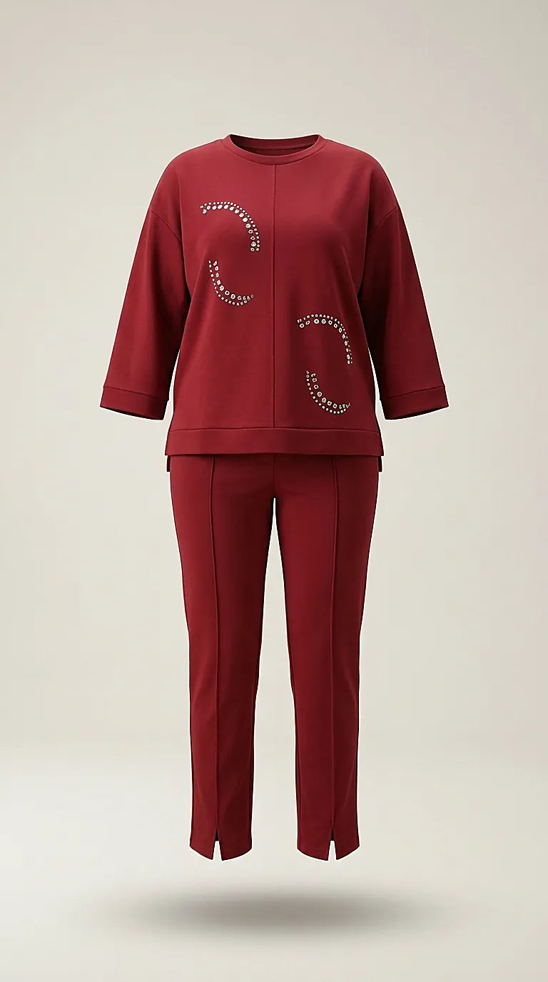Compleu de damă casual-elegant grena cu aplicații cu strasuri, format din bluză și pantaloni cu vipușcă | Mira Style