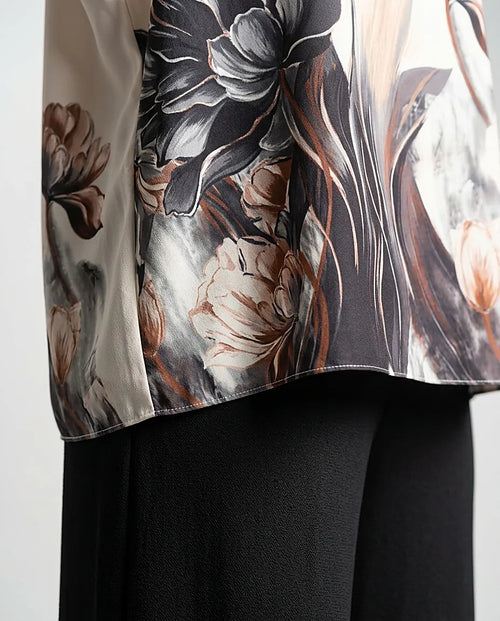 Compleu elegant de damă din două piese cu pantaloni palazzo negri și bluză ivoire cu imprimeu floral artistic