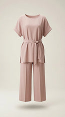 Compleu elegant de damă din două piese, culoare roz pudrat, cu top tip tunică și cordon în talie și pantaloni culottes