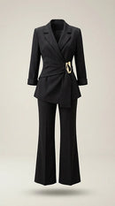 Compleu elegant de damă negru, format din sacou tip blazer cu rever și cataramă aurie și pantaloni evazați