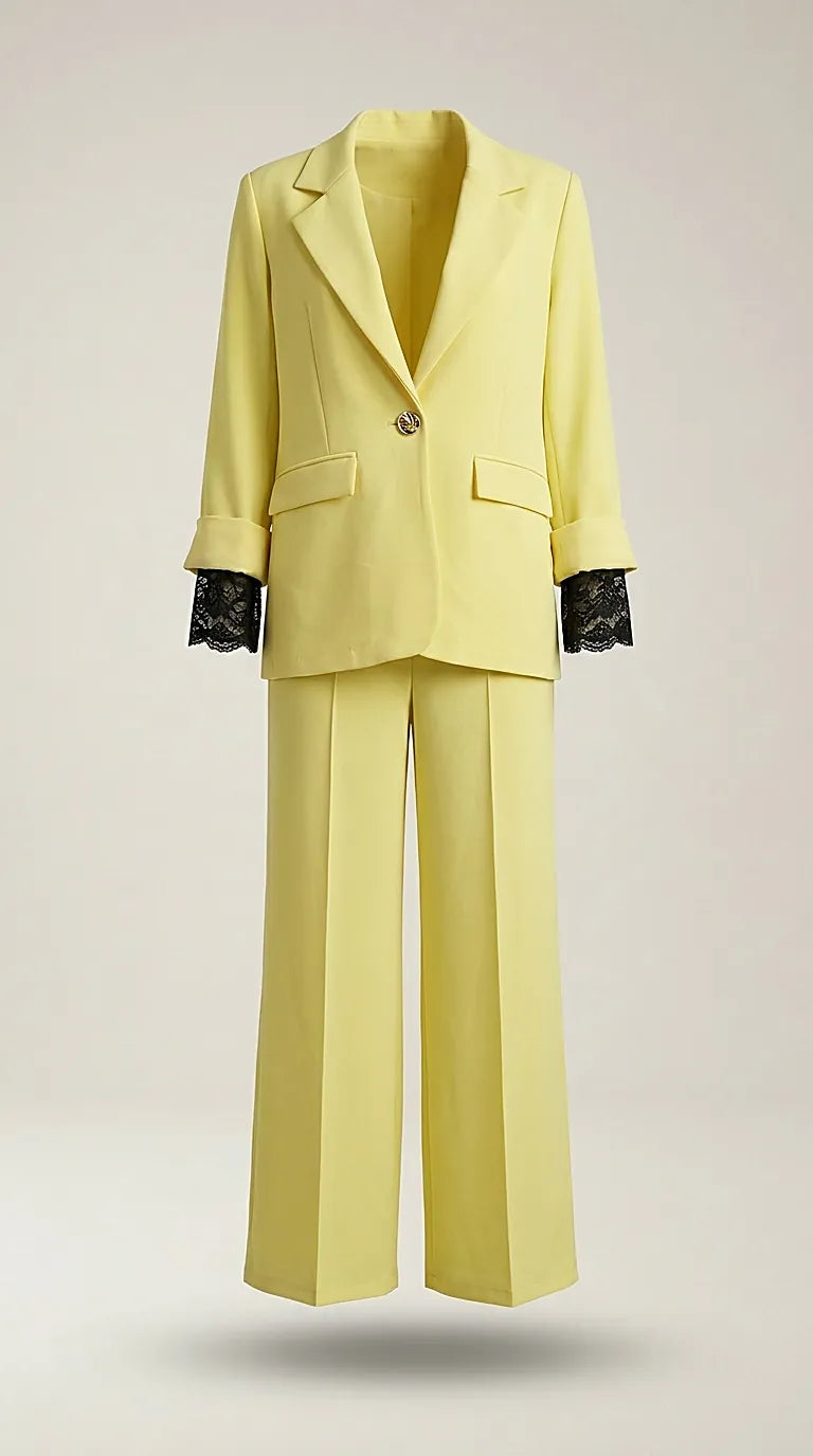 Costum damă elegant galben din două piese cu sacou și pantaloni largi, ținută de ocazie