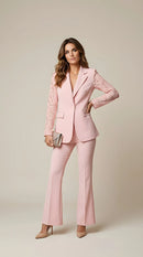 Compleu damă elegant roz pal cu sacou cu mâneci din dantelă și pantaloni evazați