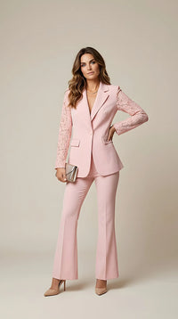 Compleu damă elegant roz pal cu sacou cu mâneci din dantelă și pantaloni evazați | Mira Style