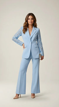 Costum de damă elegant, culoare baby blue, compus din sacou cu mâneci din dantelă și pantaloni evazați | Mira Style