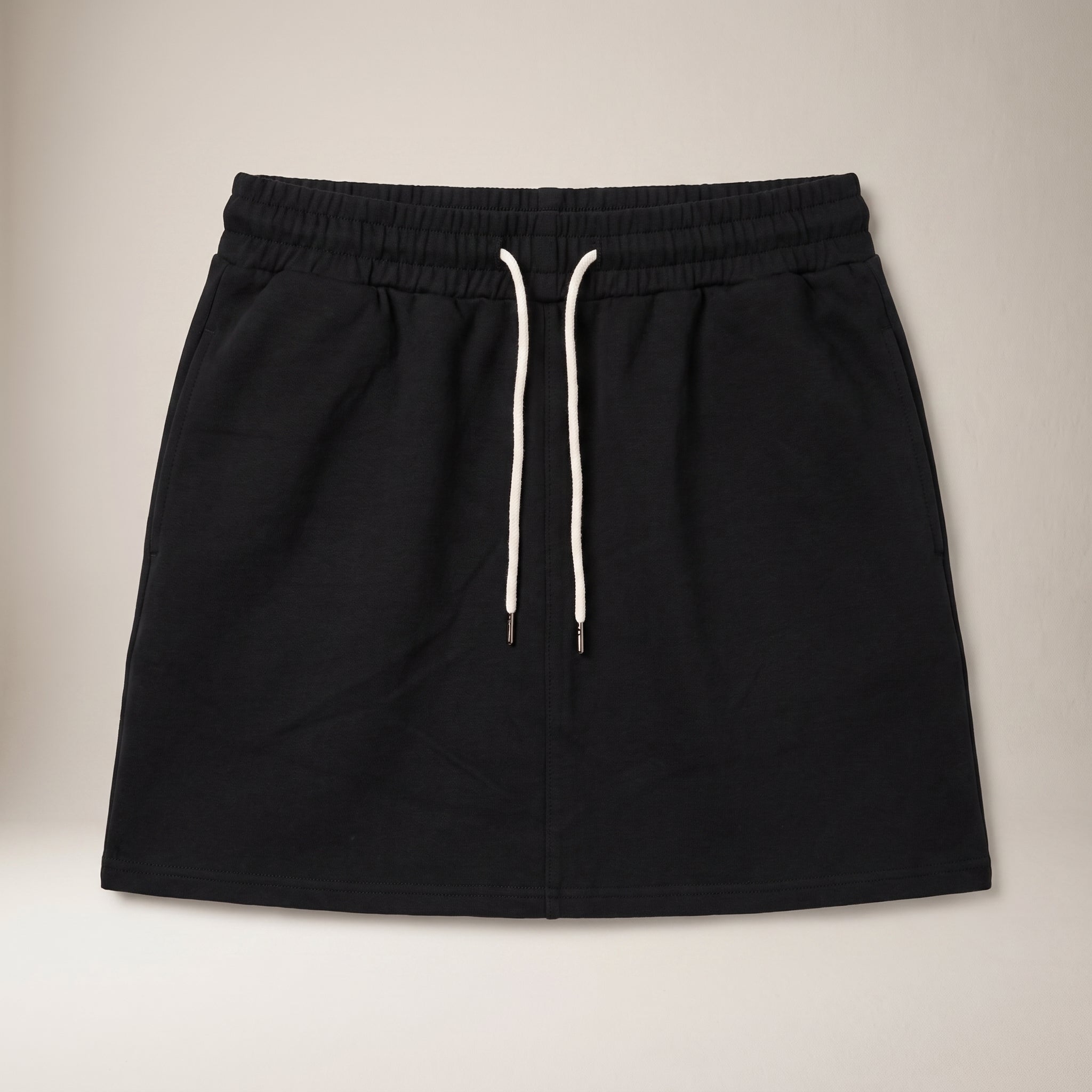 Fustă-pantaloni mini cu șnur, neagră — hero_intins