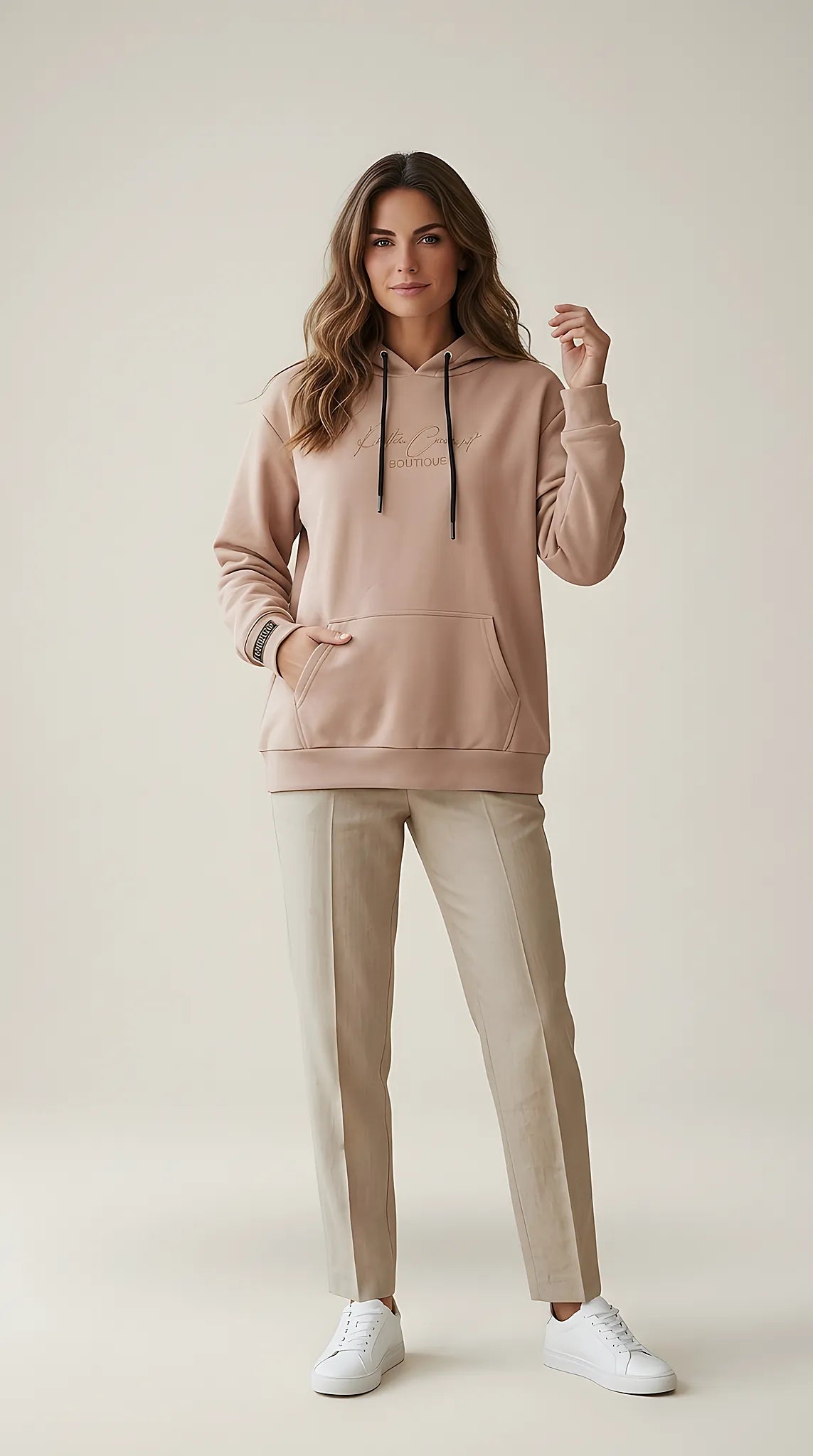 Hanorac de damă bej cu glugă și broderie 'artistic concept boutique', stil casual, din amestec de bumbac | Mira Style