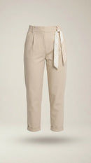 Pantaloni damă conici bej cu talie înaltă și curea eșarfă cu buline, stil office-elegant