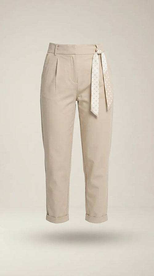 Pantaloni damă conici bej cu talie înaltă și curea eșarfă cu buline, stil office-elegant