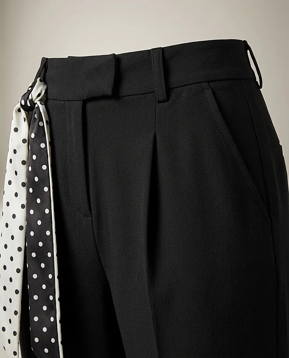 Pantaloni damă eleganți negri cu talie înaltă și eșarfă detașabilă cu buline, stil office-casual
