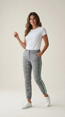 Pantaloni de damă conici în carouri gri cu dungă laterală verde mentă, stil sport-elegant