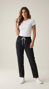 Pantaloni jogger negri de damă cu talie elastică și șnur alb, model casual relaxed fit, perfecți pentru ținute lejere de zi | Mira Style
