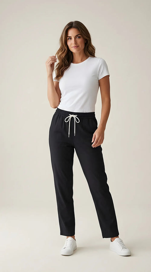 Pantaloni jogger negri de damă cu talie elastică și șnur alb, model casual relaxed fit, perfecți pentru ținute lejere de zi