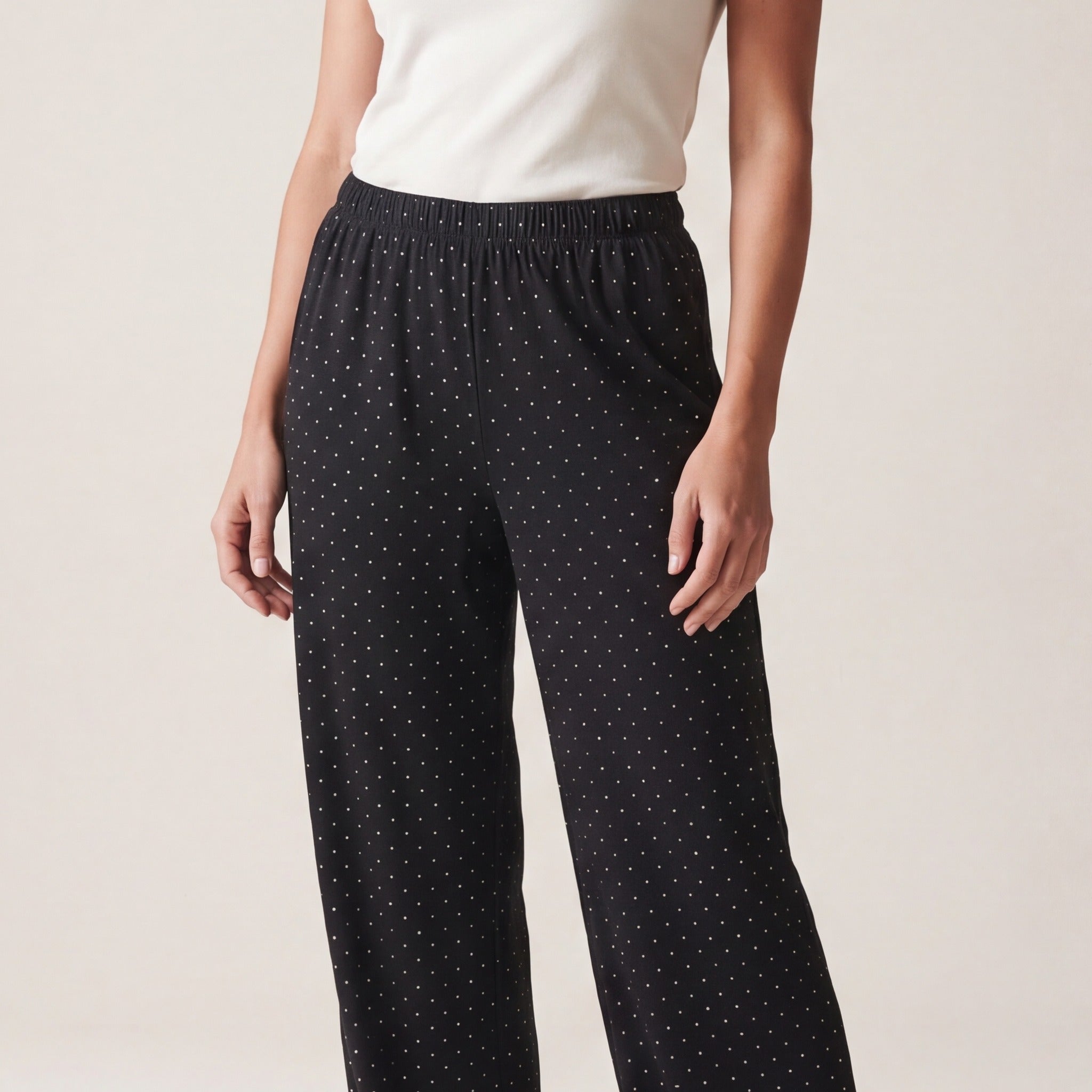 Pantaloni largi cu strasuri, negri — tryon_apropiat