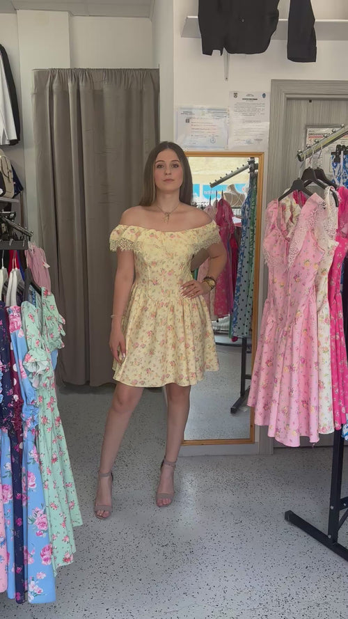 Rochie scurtă cu umerii goi și imprimeu floral – Mărime Universală (XS-L)